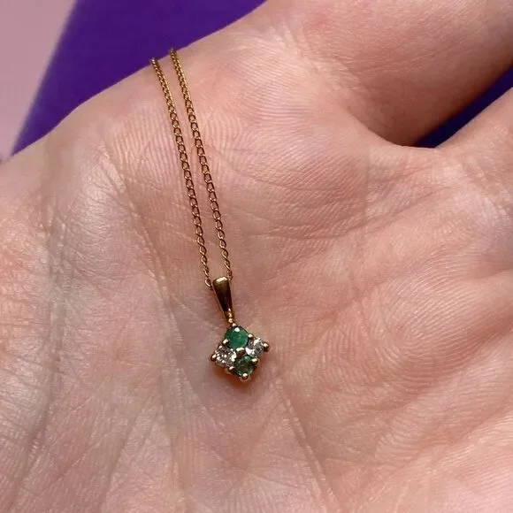💛 10k Yellow Gold Flower Emerald & Diamond Necklace - Picture 5 of 8
